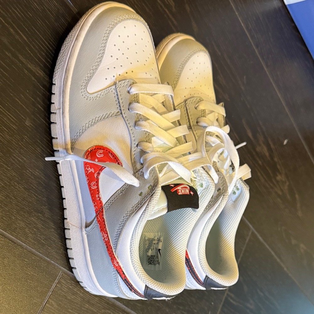 Nike Kids Lottery Dunk White, Light Gray & Red Low-Top Sneakers - Picture 2 of 9